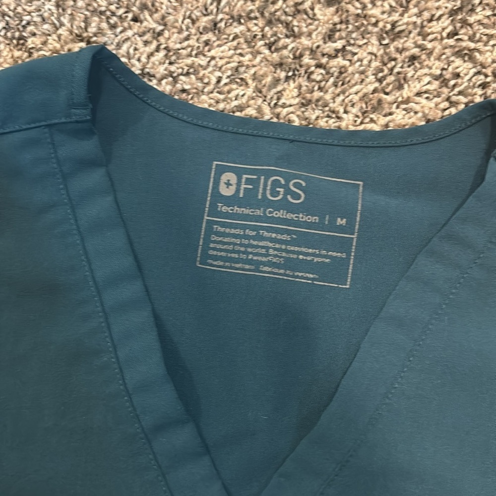 Figs Scrub Top Size Medium - Picture 4 of 4